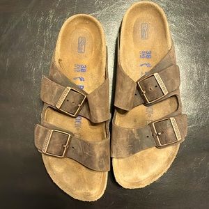 Brown Birkenstock Arizona Slide Sandals!
